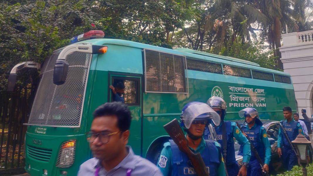 মানবতাবিরোধী অপরাধে ট্রাইব্যুনালে হাজির ১৩ সেনা কর্মকর্তা